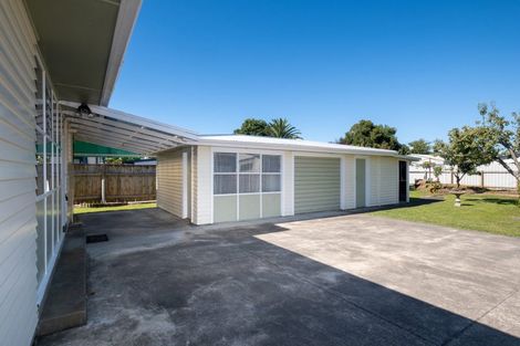 Photo of property in 6 Memorial Park Avenue, Haumoana, 4102