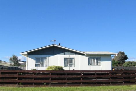 Photo of property in 46 Norfolk Crescent, Otaki Beach, Otaki, 5512