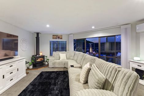 Photo of property in 37 Realm Drive, Paraparaumu, 5032