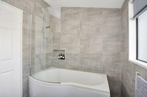 Photo of property in 4 Sophora Place, Totara Heights, Auckland, 2105