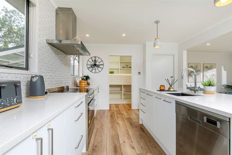 Photo of property in 10 Puketaha Road, Swanson, Auckland, 0816