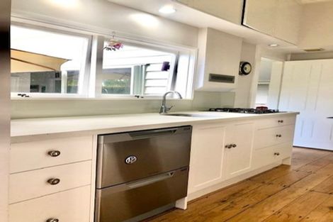 Photo of property in 11 Ocean View Road, Milford, Auckland, 0620