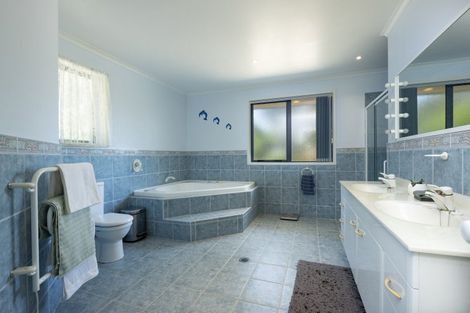 Photo of property in 14 Applemoors Way, Riverhead, 0820