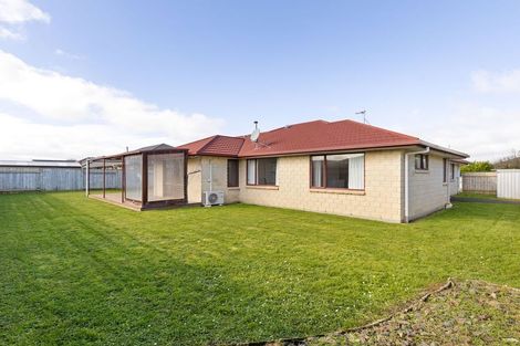 Photo of property in 16 Orlando Way, Kelvin Grove, Palmerston North, 4414