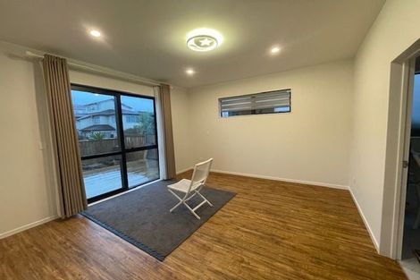 Photo of property in 25 Armstrong Place, New Lynn, Auckland, 0600