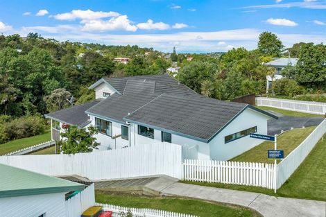 Photo of property in 8 Emlyn Place, Torbay, Auckland, 0630