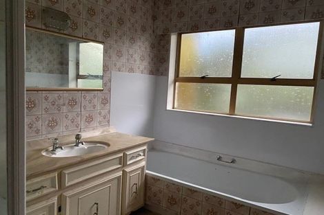 Photo of property in 109 Lincoln Park Avenue, Massey, Auckland, 0614