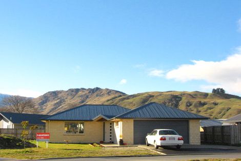 Photo of property in 16 Ada Place, Lake Hayes, Queenstown, 9304