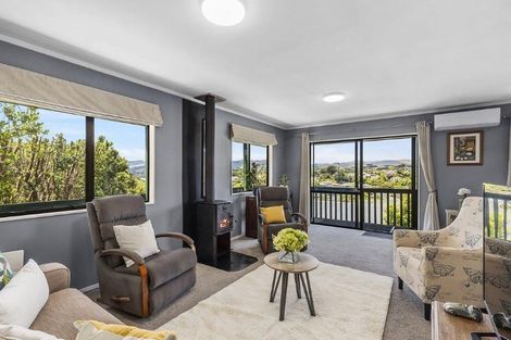 Photo of property in 22 Shackle Lane, Whitby, Porirua, 5024