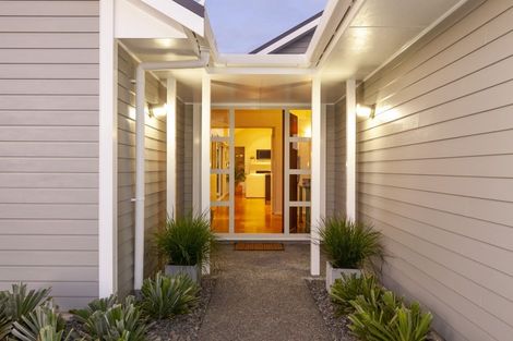 Photo of property in 37 Consort Close, Paraparaumu Beach, Paraparaumu, 5032