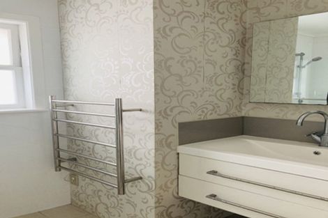 Photo of property in 242 Forrest Hill Road, Forrest Hill, Auckland, 0620