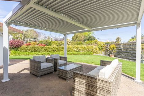 Photo of property in 2 Fairview Terrace, Waipahihi, Taupo, 3330