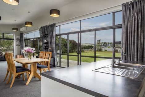 Photo of property in 18 Omana Avenue, Shelly Beach, Helensville, 0874