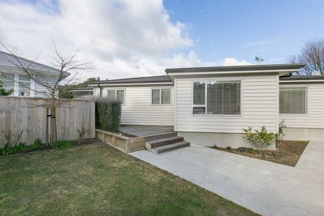 Photo of property in 27a Collins Avenue, Tawa, Wellington, 5028