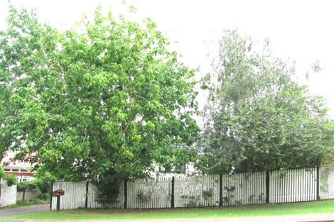 Photo of property in 1/62 Hillcrest Avenue, Hillcrest, Auckland, 0627