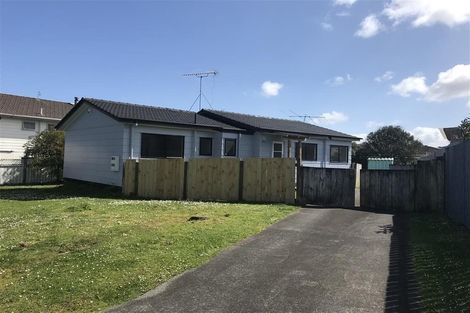 Photo of property in 12 Riverton Drive, Randwick Park, Auckland, 2105