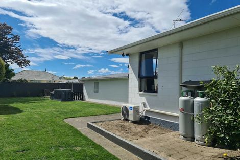 Photo of property in 18 Camelia Place, Islington, Christchurch, 8042