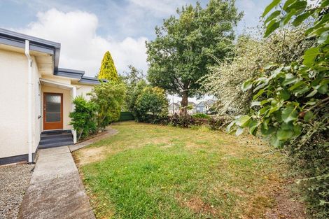 Photo of property in 2 Hobson Place, Takaro, Palmerston North, 4412
