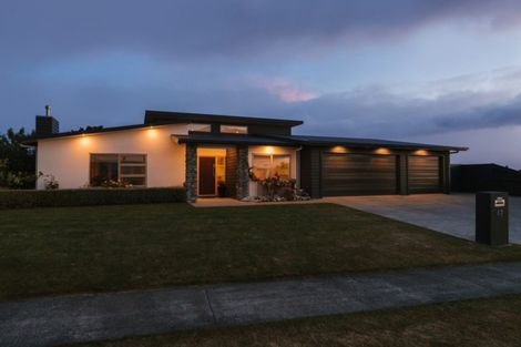 Photo of property in 48 Rodeo Drive, Kelvin Grove, Palmerston North, 4414