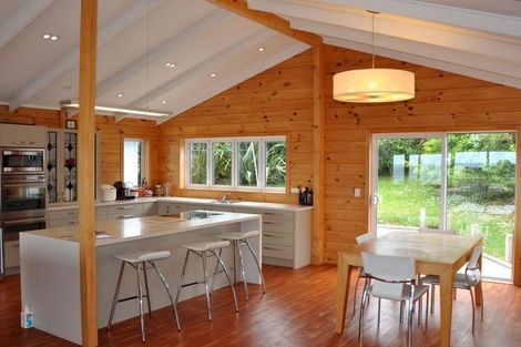 Photo of property in 10 Penguin Street, Leigh, 0985