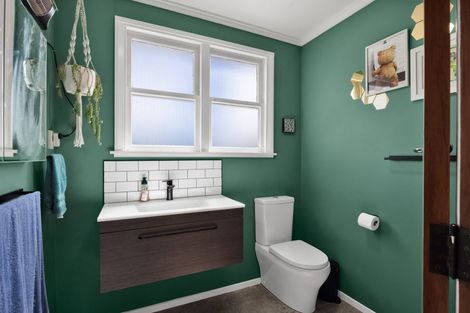 Photo of property in 4 Celia Street, Stratford, 4332