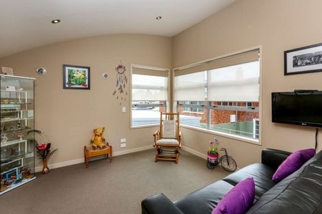 Photo of property in 32b Gilbert Street, New Plymouth, 4310