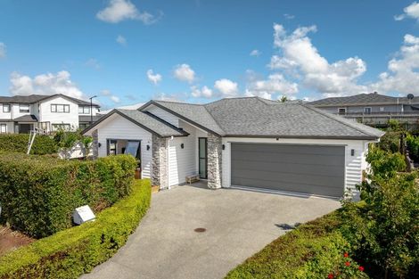 Photo of property in 2 Gemscott Crescent, Huapai, Kumeu, 0810