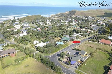 Photo of property in 4 Sea View Road, Baylys Beach, Dargaville, 0377