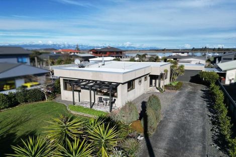Photo of property in 50 Shortt Street, Foxton Beach, Foxton, 4815