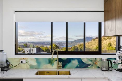 Photo of property in 5 Grandview Lane, Acacia Bay, 3385