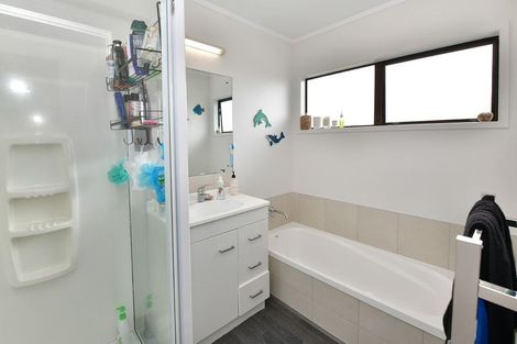 Photo of property in 4b Kathy Terrace, Stanmore Bay, Whangaparaoa, 0932