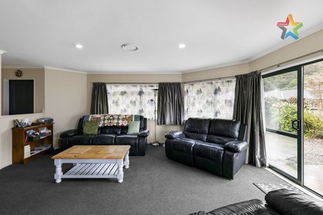 Photo of property in 21 Aragon Grove, Kingsley Heights, Upper Hutt, 5018