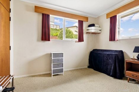 Photo of property in 9 Turville Crescent, Newlands, Wellington, 6037