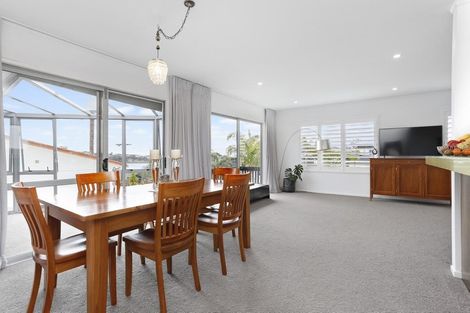 Photo of property in 3 Mirwill Road, Rothesay Bay, Auckland, 0630