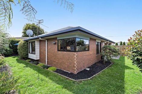 Photo of property in 2/98 Springs Road, Hornby, Christchurch, 8042
