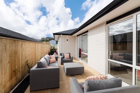 Photo of property in 17 Boocock Crescent, Orewa, 0931