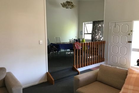 Photo of property in 121 Athena Drive, Totara Vale, Auckland, 0629