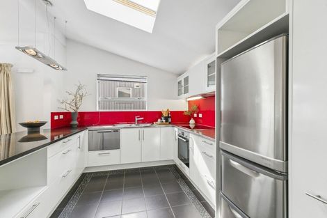 Photo of property in 51b Herald Street, Berhampore, Wellington, 6023