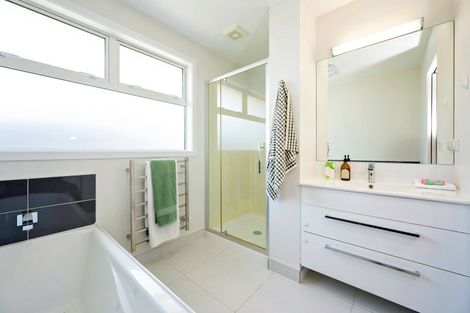 Photo of property in 9 Whakatomo Place, Havelock North, 4130