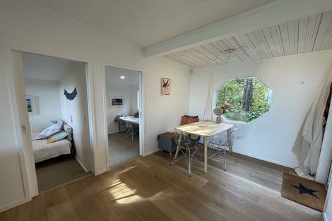 Photo of property in 60 Kauri Point Road, Laingholm, Auckland, 0604