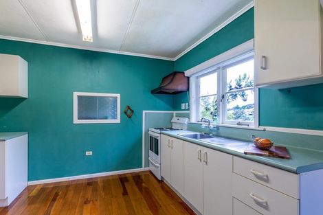 Photo of property in 15 Fairmount Road, Titirangi, Auckland, 0604