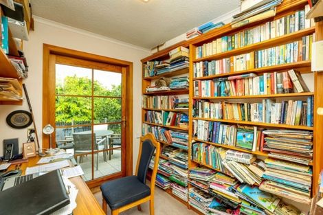 Photo of property in 27 Fairfax Terrace, Frankleigh Park, New Plymouth, 4310