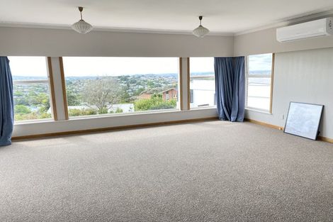 Photo of property in 193 Glenfield Road, Hillcrest, Auckland, 0627
