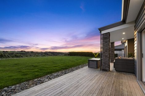 Photo of property in 22 Cyprus Place, Fitzherbert, Palmerston North, 4410