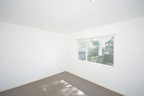 Photo of property in 21 Chilcott Road, Henderson, Auckland, 0612