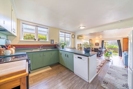 Photo of property in 120 Miromiro Road, Normandale, Lower Hutt, 5010