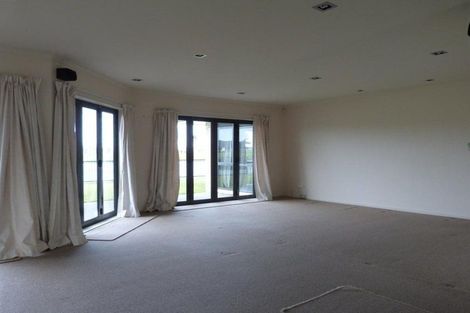 Photo of property in 75 Barbados Way, One Tree Point, 0118