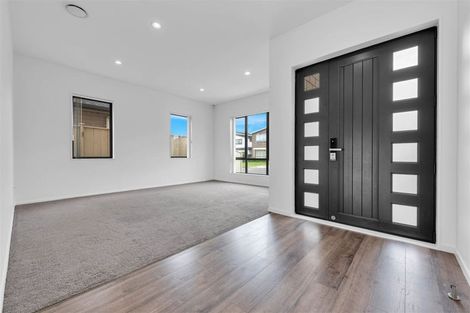 Photo of property in 37 Rosewell Crescent, Flat Bush, Auckland, 2019