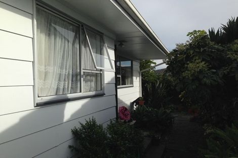 Photo of property in 2/521 Pakuranga Road, Howick, Auckland, 2010