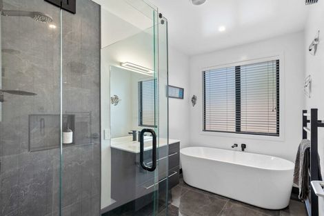 Photo of property in 7 Tahi Street, Albert Town, Wanaka, 9305